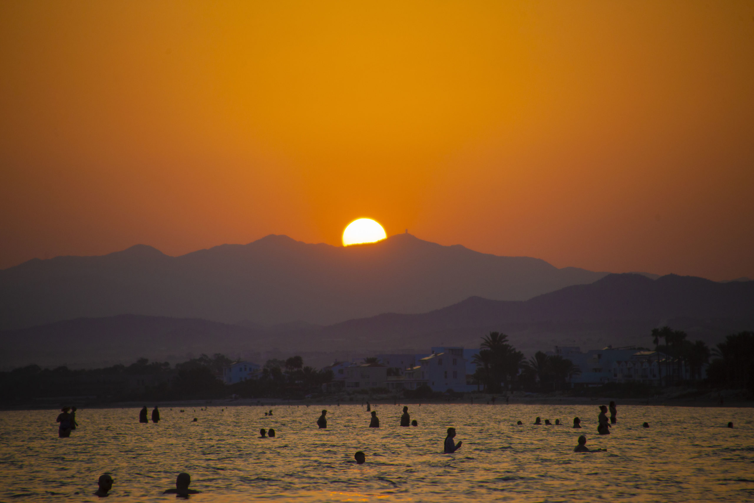 Heat warning — Yellow Heat Warning Issued as Temperatures Expected to Reach 40°C