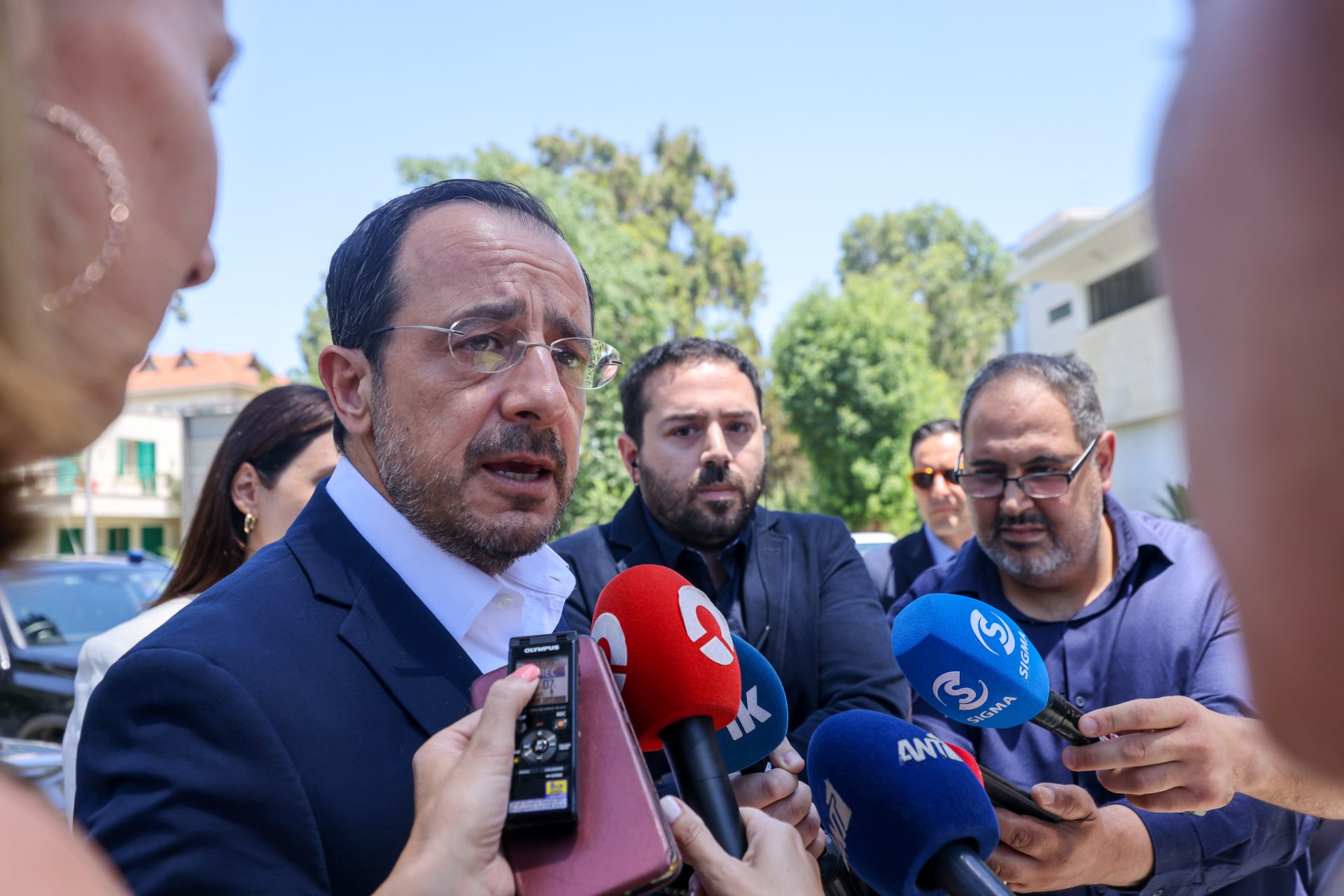 Protesting: President Christodoulides Affirms Right to Protest Amid Police Controversy