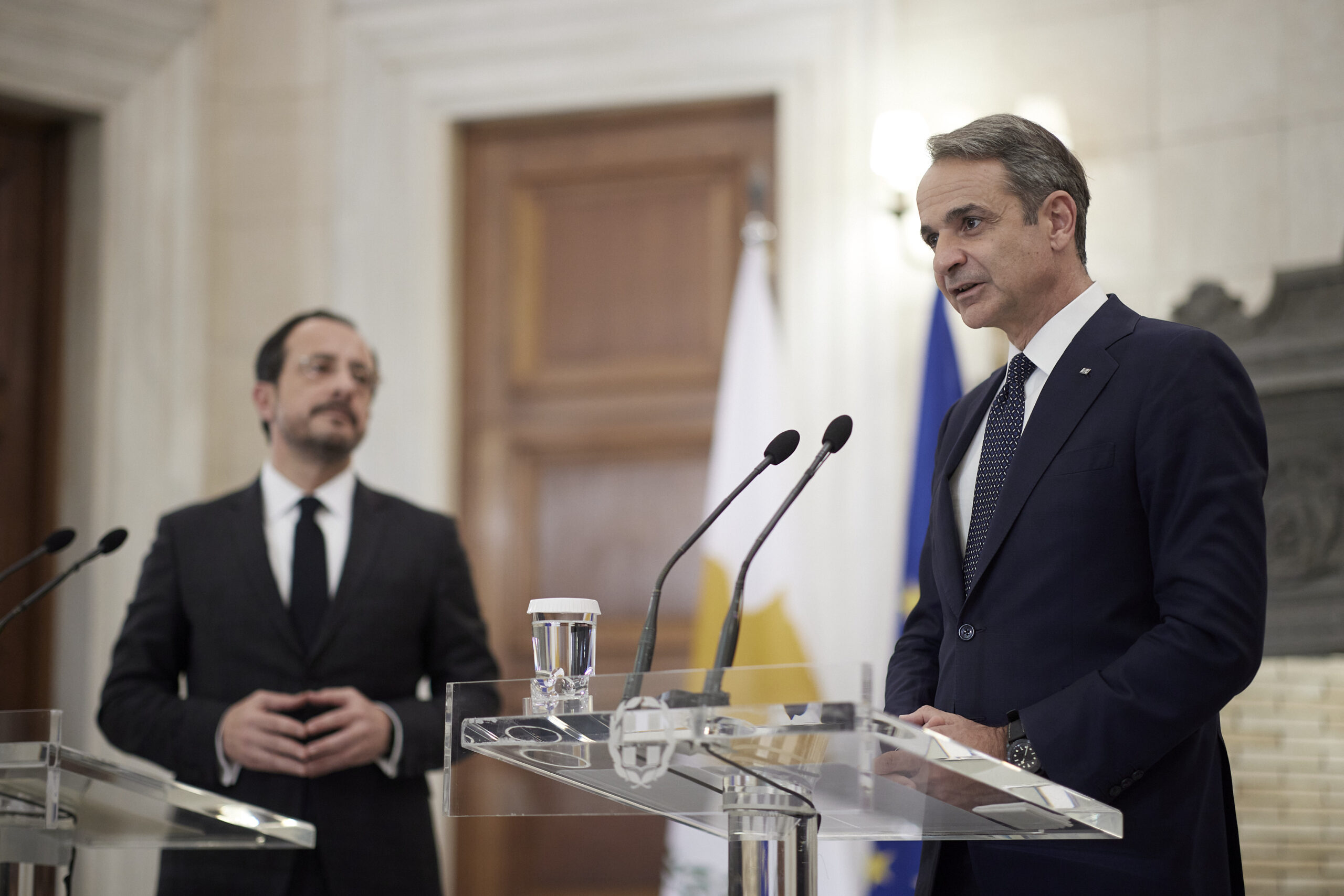 Christodoulides Urges Swift Action on Cyprus Meeting with Mitsotakis