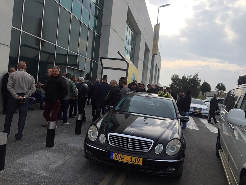 Larnaca Taxi Drivers Plan Four-Hour Strike Over Regulatory Demands